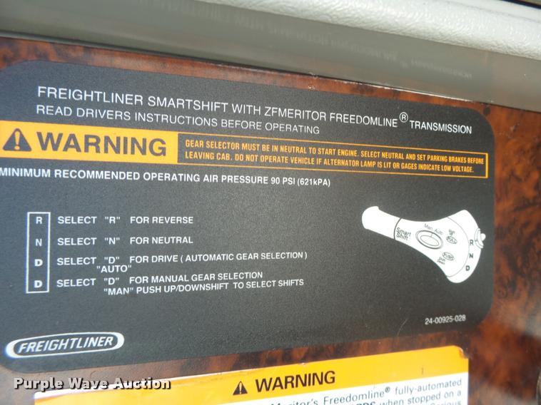 image for item K5574 2007 Freightliner Columbia 120 semi truck