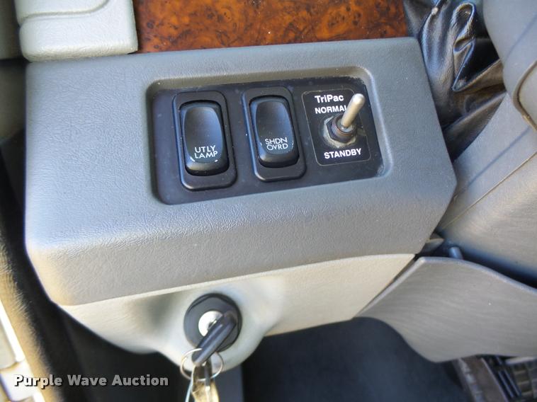 image for item K5574 2007 Freightliner Columbia 120 semi truck