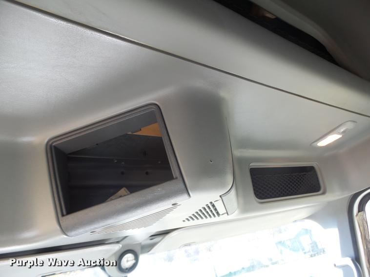 image for item K5574 2007 Freightliner Columbia 120 semi truck