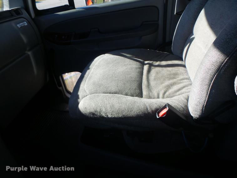 image for item K5574 2007 Freightliner Columbia 120 semi truck