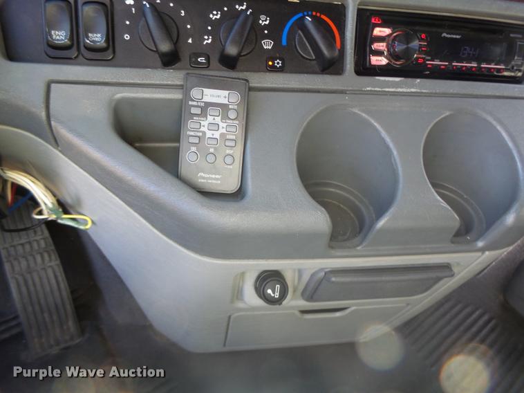 image for item K5574 2007 Freightliner Columbia 120 semi truck