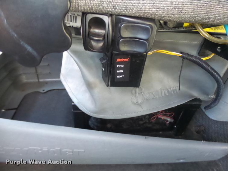 image for item K5574 2007 Freightliner Columbia 120 semi truck