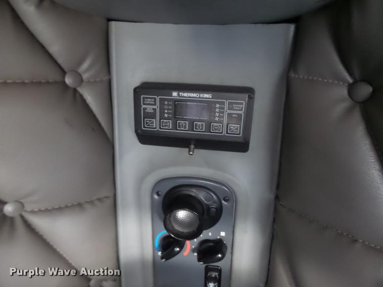 image for item K5574 2007 Freightliner Columbia 120 semi truck