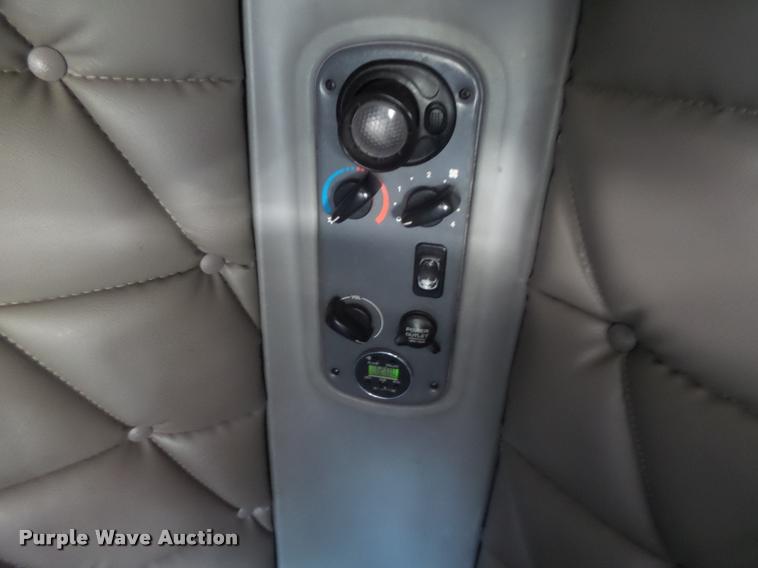 image for item K5574 2007 Freightliner Columbia 120 semi truck