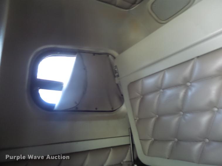 image for item K5574 2007 Freightliner Columbia 120 semi truck