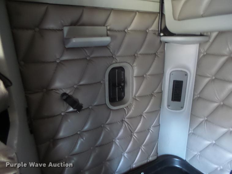 image for item K5574 2007 Freightliner Columbia 120 semi truck