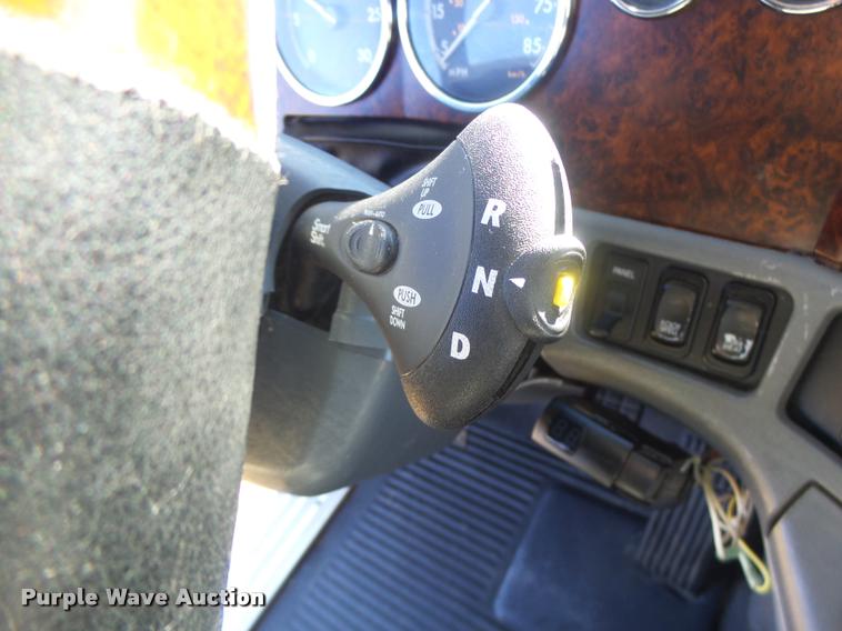 image for item K5574 2007 Freightliner Columbia 120 semi truck