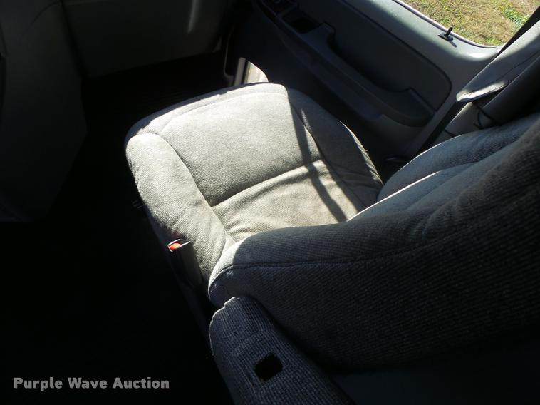 image for item K5574 2007 Freightliner Columbia 120 semi truck