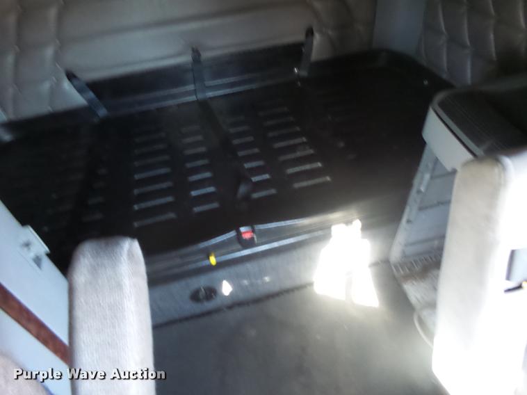 image for item K5574 2007 Freightliner Columbia 120 semi truck