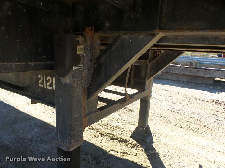 image for item K5583 1997 Tarasport drop deck trailer