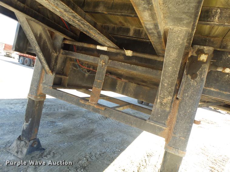 image for item K5583 1997 Tarasport drop deck trailer