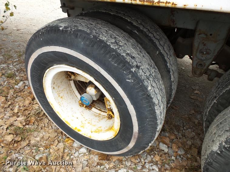 image for item L3561 1984 Brae GSVW-Z-454 dry van trailer