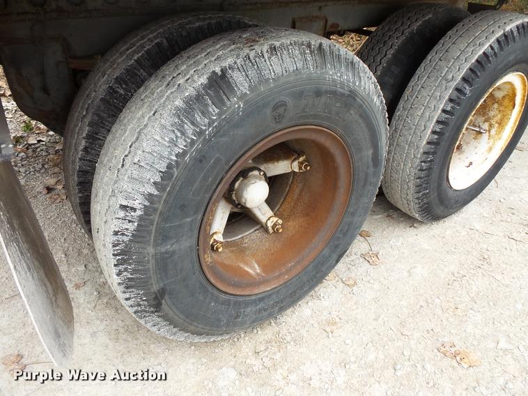 image for item L3561 1984 Brae GSVW-Z-454 dry van trailer