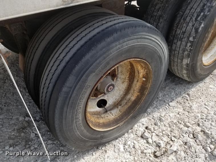 image for item L3563 1998 Utility Trailers U52DC dry van trailer