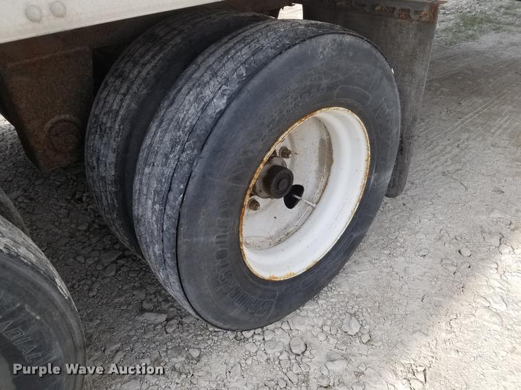 image for item L3563 1998 Utility Trailers U52DC dry van trailer