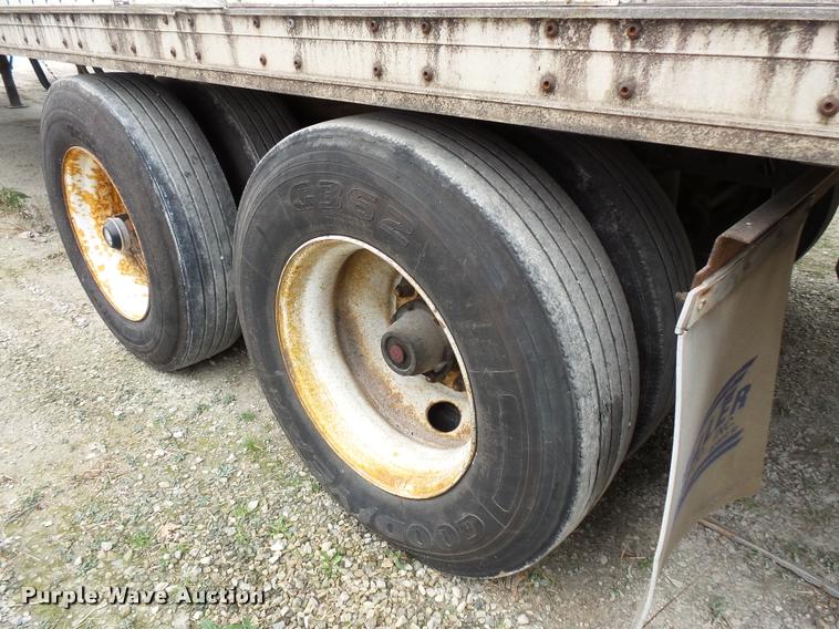 image for item L3566 2000 Wabash dry van trailer