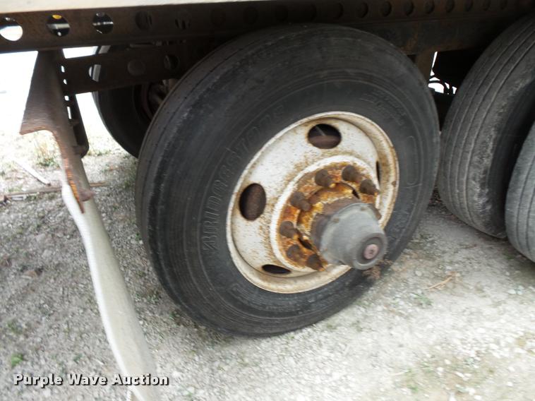 image for item L3566 2000 Wabash dry van trailer