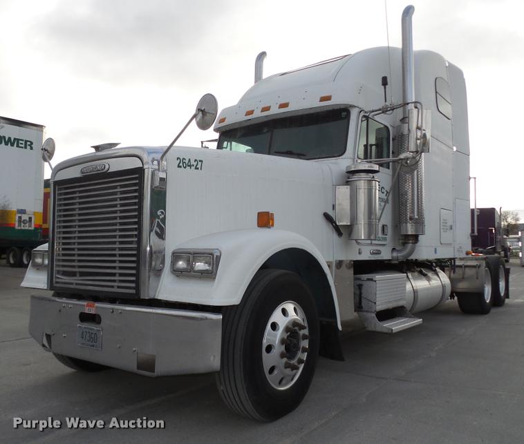 image for item L4175 1999 Freightliner FLD120 semi truck