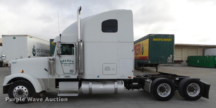 image for item L4175 1999 Freightliner FLD120 semi truck