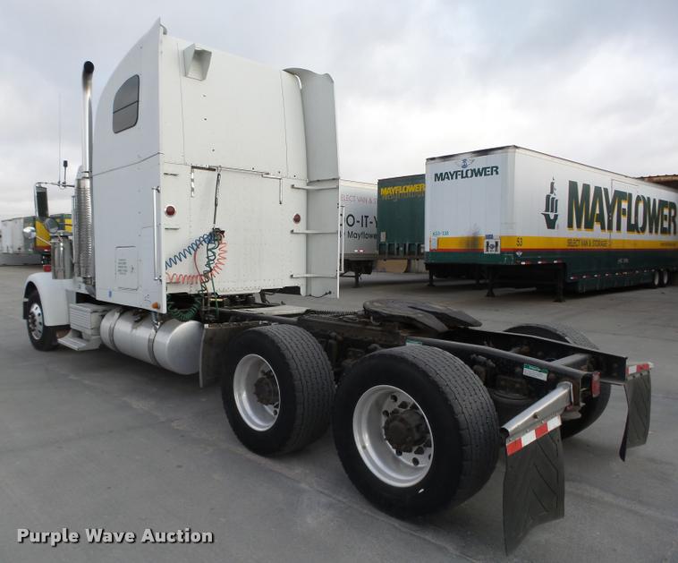 image for item L4175 1999 Freightliner FLD120 semi truck