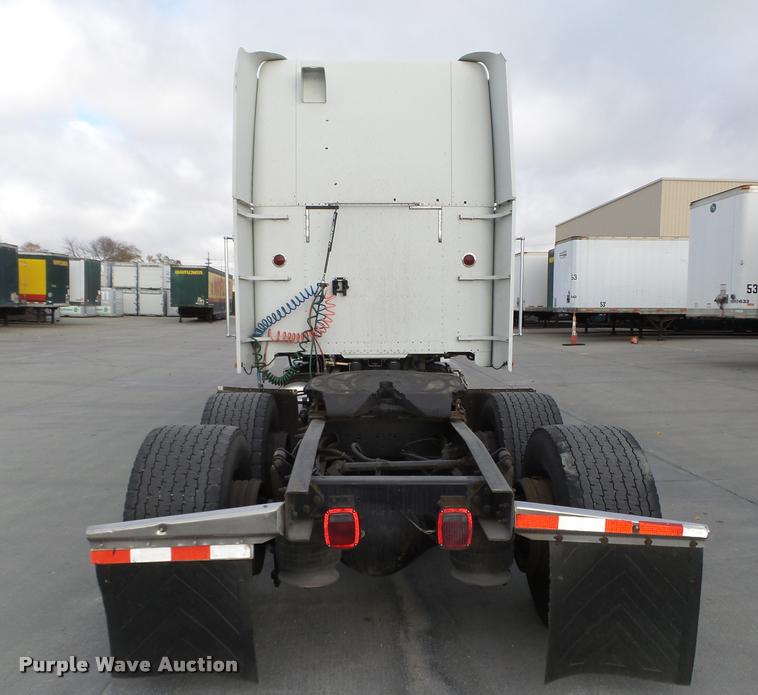 image for item L4175 1999 Freightliner FLD120 semi truck