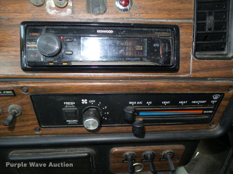 image for item L4175 1999 Freightliner FLD120 semi truck