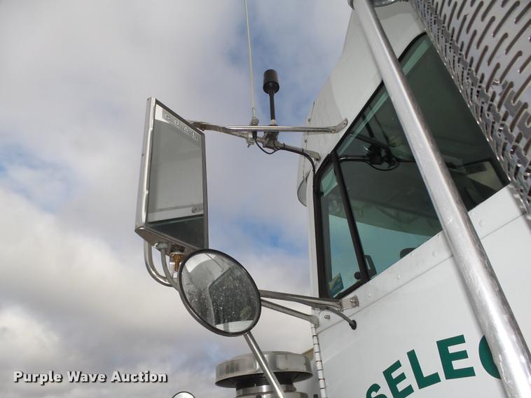 image for item L4175 1999 Freightliner FLD120 semi truck