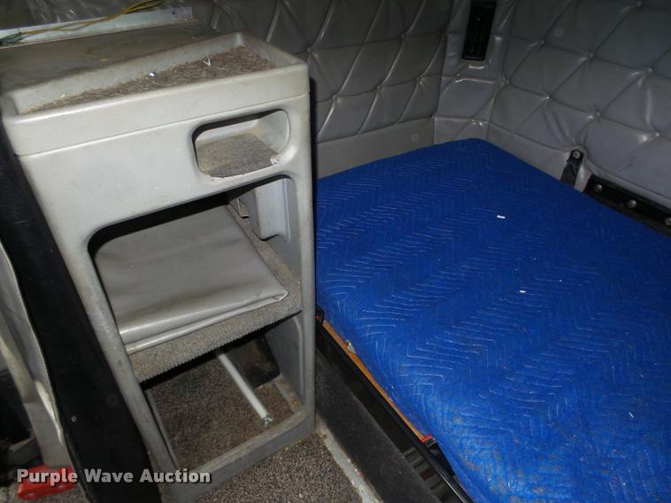 image for item L4175 1999 Freightliner FLD120 semi truck