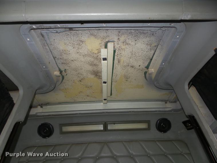 image for item L4175 1999 Freightliner FLD120 semi truck