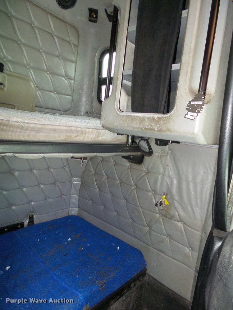 image for item L4175 1999 Freightliner FLD120 semi truck