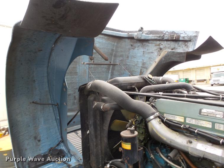 image for item L4175 1999 Freightliner FLD120 semi truck