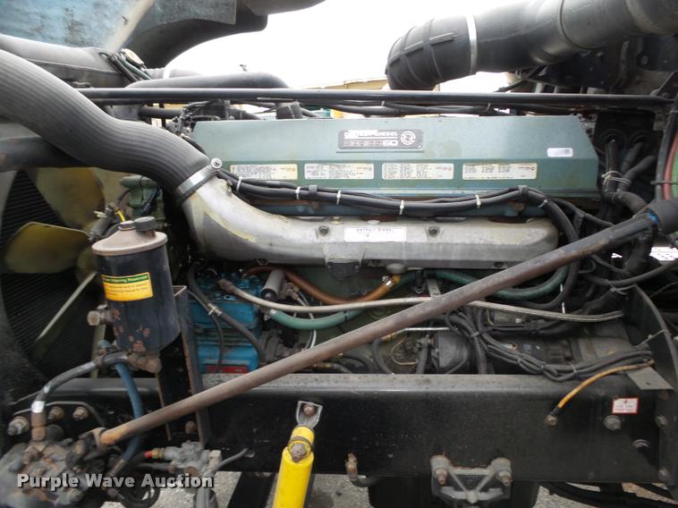 image for item L4175 1999 Freightliner FLD120 semi truck