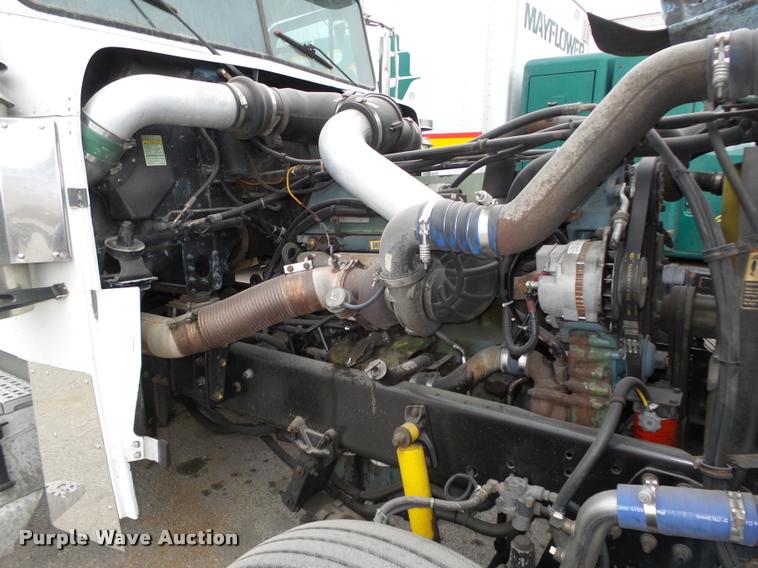 image for item L4175 1999 Freightliner FLD120 semi truck