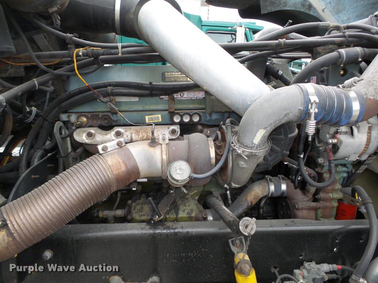 image for item L4175 1999 Freightliner FLD120 semi truck