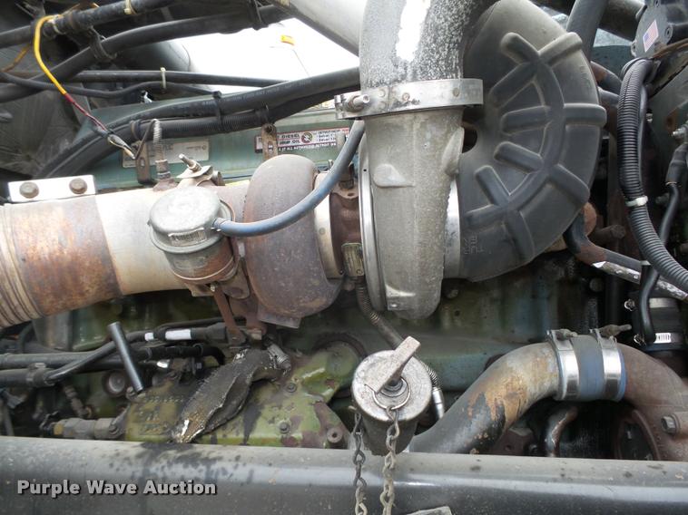 image for item L4175 1999 Freightliner FLD120 semi truck