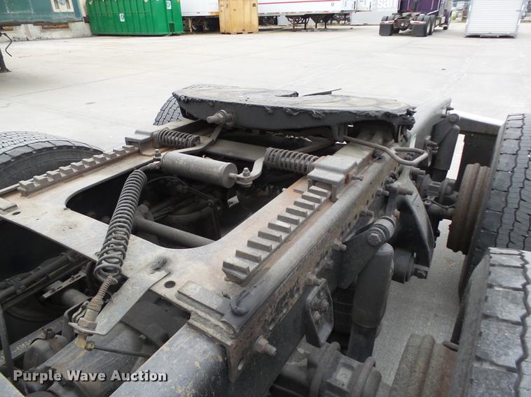 image for item L4175 1999 Freightliner FLD120 semi truck