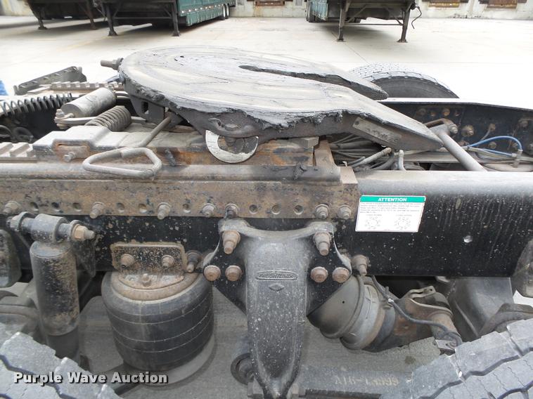 image for item L4175 1999 Freightliner FLD120 semi truck