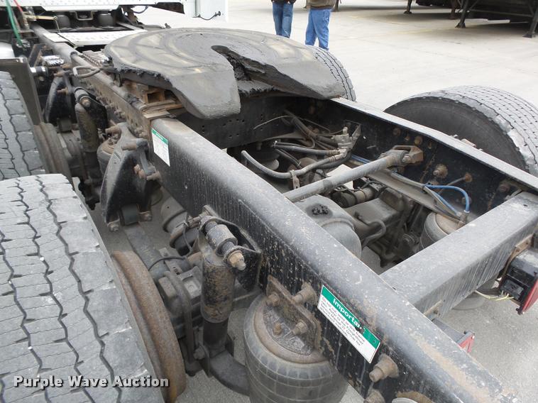 image for item L4175 1999 Freightliner FLD120 semi truck