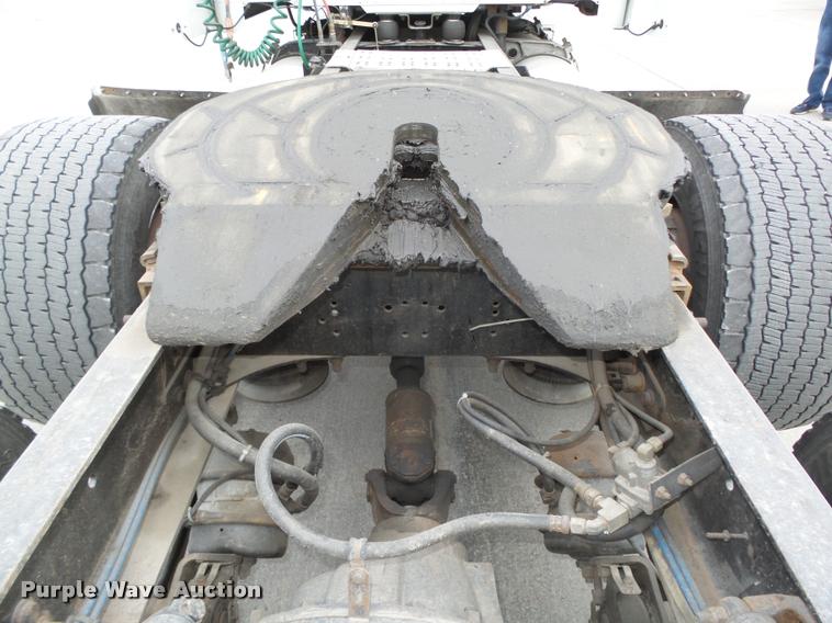 image for item L4175 1999 Freightliner FLD120 semi truck