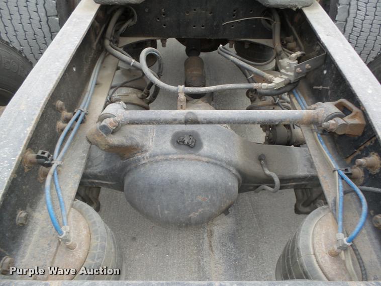 image for item L4175 1999 Freightliner FLD120 semi truck