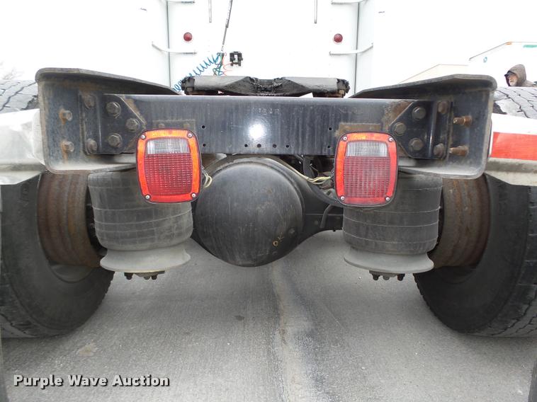 image for item L4175 1999 Freightliner FLD120 semi truck