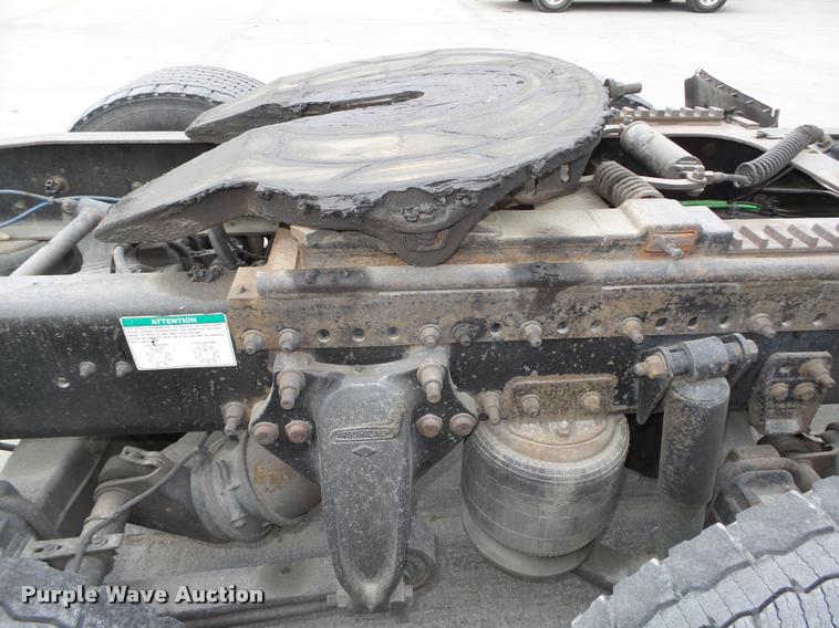 image for item L4175 1999 Freightliner FLD120 semi truck