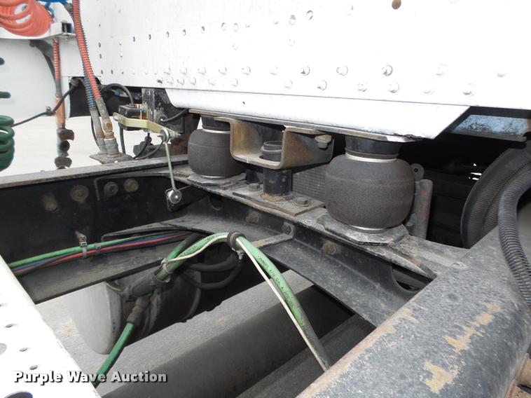 image for item L4175 1999 Freightliner FLD120 semi truck