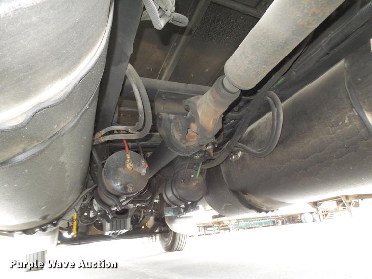 image for item L4175 1999 Freightliner FLD120 semi truck