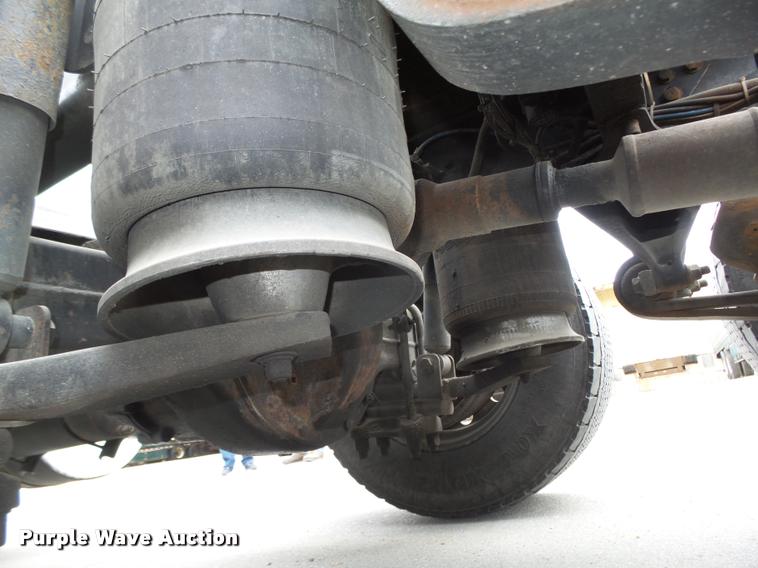 image for item L4175 1999 Freightliner FLD120 semi truck