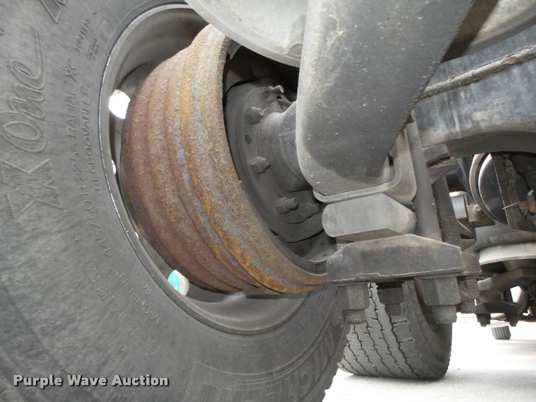 image for item L4175 1999 Freightliner FLD120 semi truck