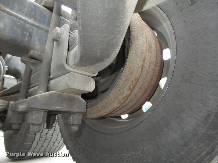 image for item L4175 1999 Freightliner FLD120 semi truck