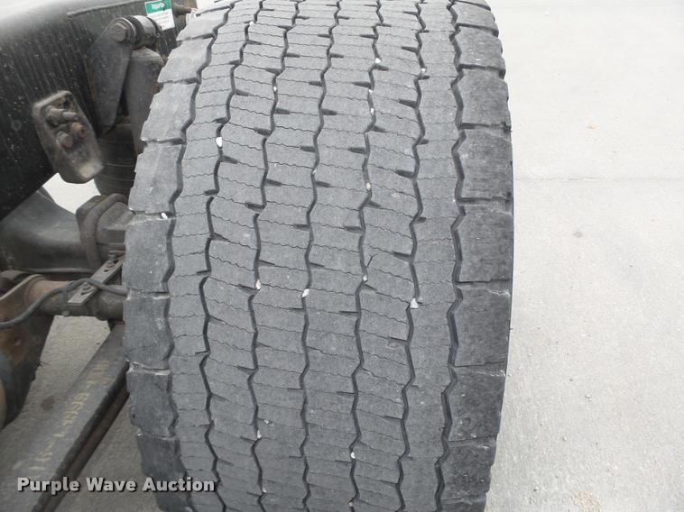 image for item L4175 1999 Freightliner FLD120 semi truck