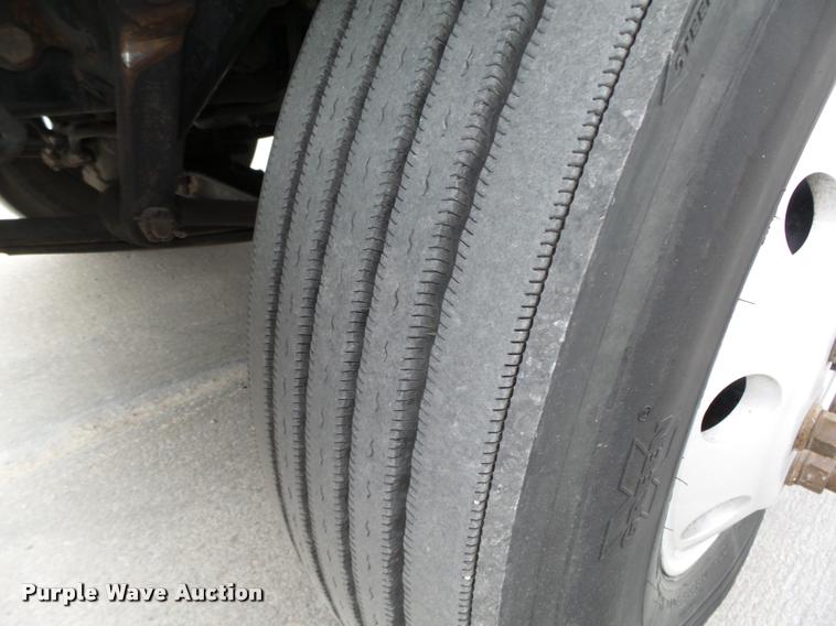 image for item L4175 1999 Freightliner FLD120 semi truck