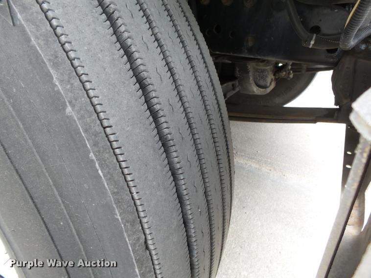 image for item L4175 1999 Freightliner FLD120 semi truck